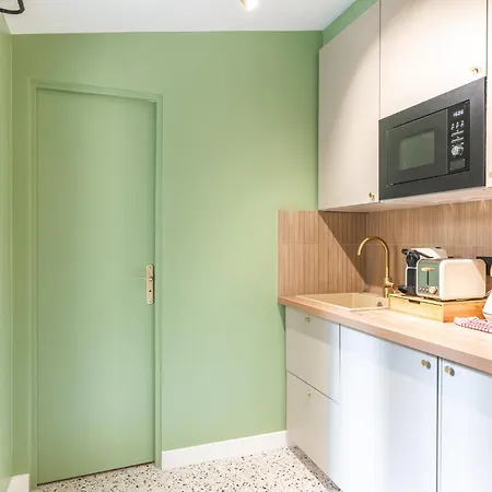 Charming With Terrace - 2 Guests - Near Montmartre Apartment